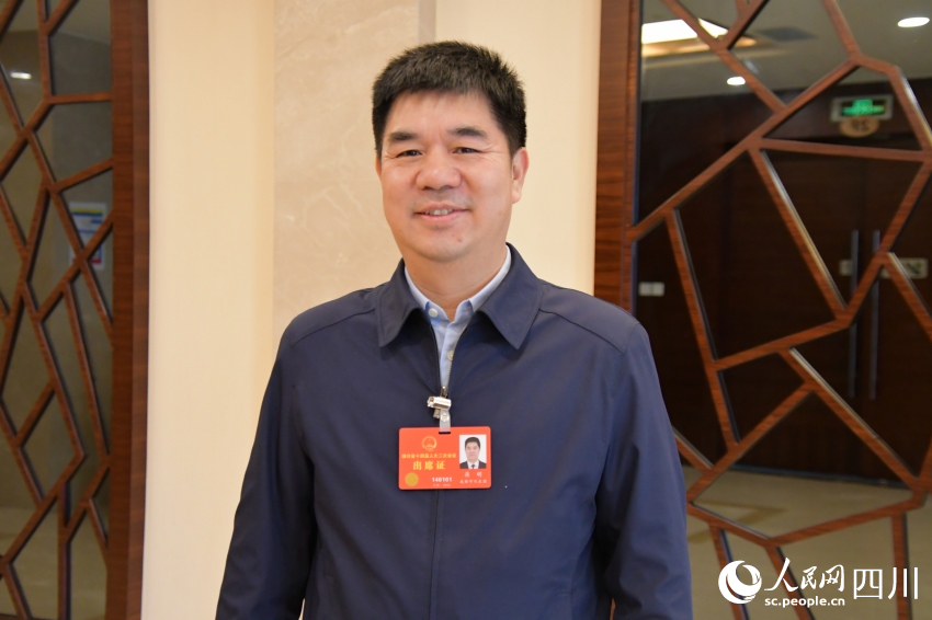 省人大代表，彭州市委副書記、市長蔣明。人民網記者 李平攝