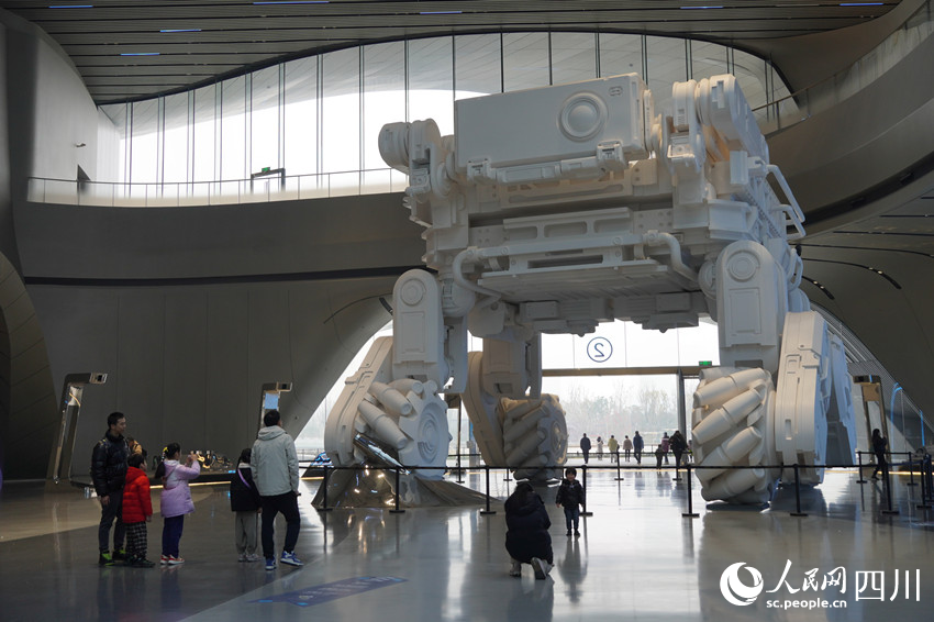 成都科幻館內機械狗“笨笨”。郭芯屹攝