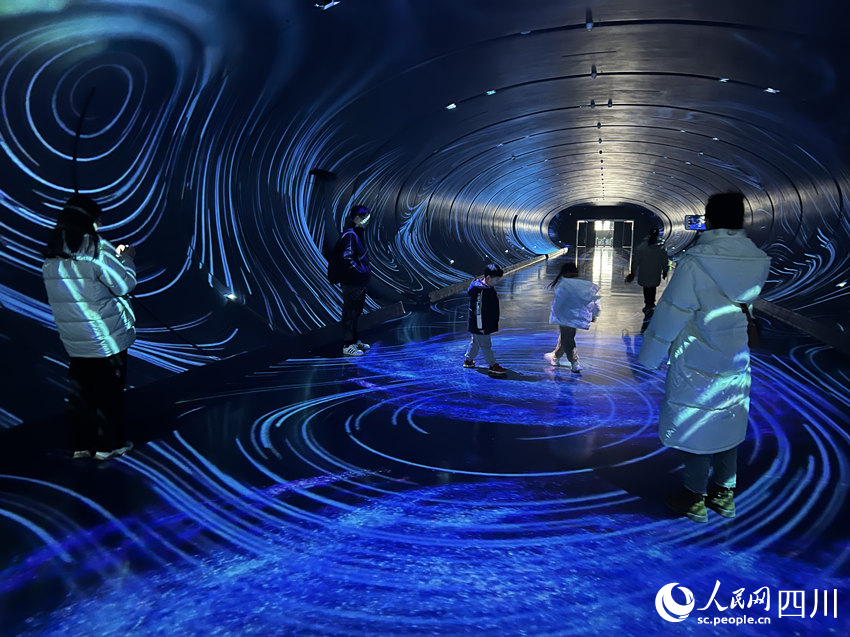 成都科幻館星空隧道。郭芯屹攝