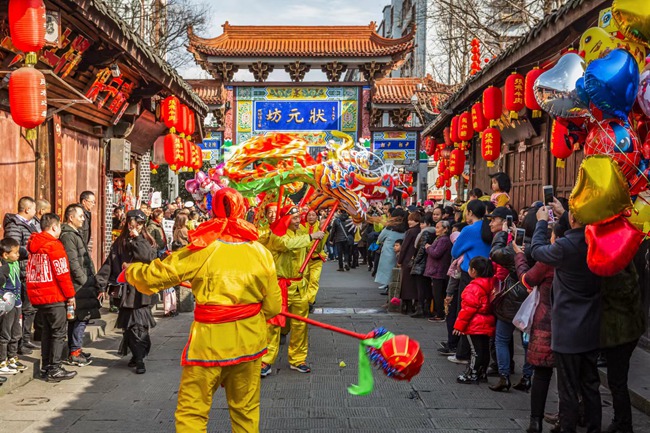 四川集中推出“千龍千獅鬧新春 歡歡喜喜過大年”春節主題文化和旅游活動。四川省文旅廳供圖