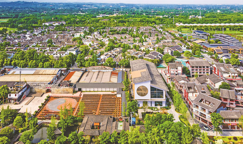 航拍戰旗村。郫都融媒供圖