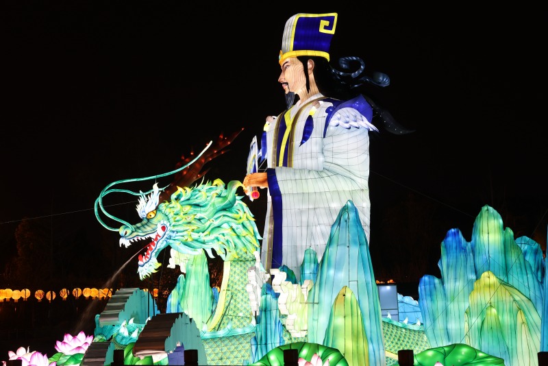 主題燈組“臥龍騰飛”。成都武侯祠博物館供圖