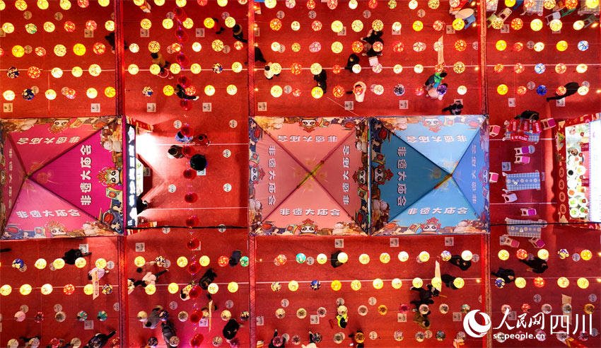    四川仁壽：流光溢彩里 盡享“文化年”      春節前夕，四川省眉山市仁壽縣圍繞“食、游、購、娛”等主題，傾心打造了一桌有溫度、有熱度、有年味的“文化大餐”?！驹敿殹?   