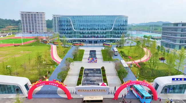 建在安居汽車裝備制造產業園的四川職業技術學院汽車學院。遂寧市委宣傳部供圖