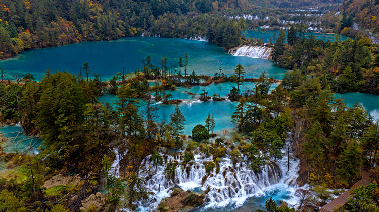 九寨溝景區火花海（位于九寨溝縣）。阿壩州委宣傳部供圖