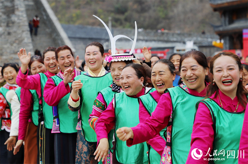 笑聲、歡呼聲此起彼伏。胡宇攝