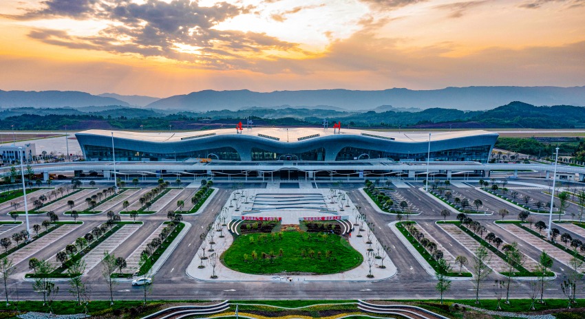 開通35條航線的達州金埡機場。張靖攝