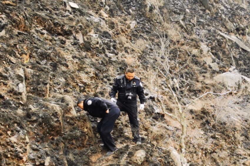 民警正在火災現場開展相關工作 四川公安供圖