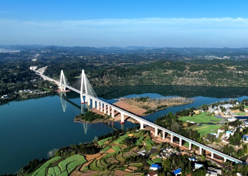 項目建設將促進沿線經濟快速發展。中國鐵路成都局供圖