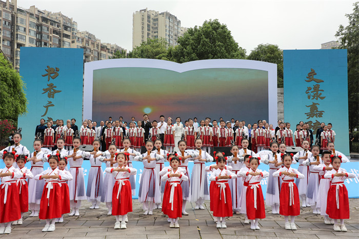 小演員參加節目表演。夏俊林攝