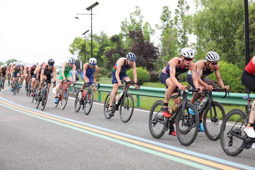 鐵人三項比賽現場。金堂縣融媒體中心供圖