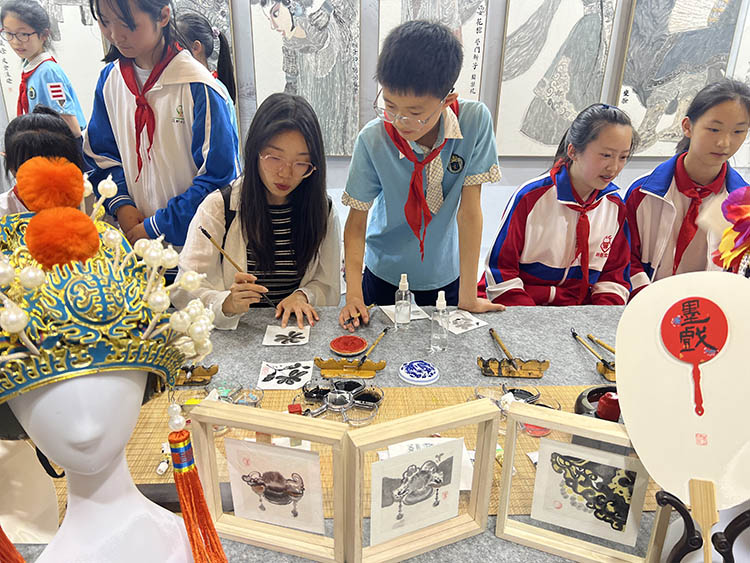 學生創作作品。成都市泡桐樹小學境界分校供圖