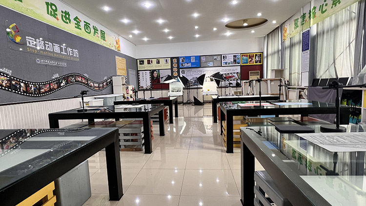 學校里面的光影播客工作坊。青羊區教科院附屬實驗學校供圖