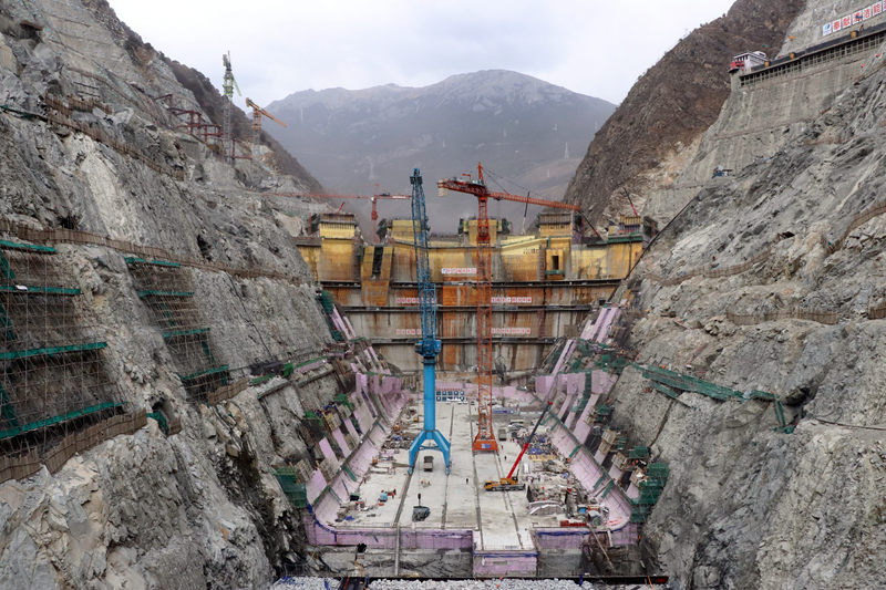 國內在建最高雙曲拱壩電站葉巴灘水電站。中國電建水電七局供圖