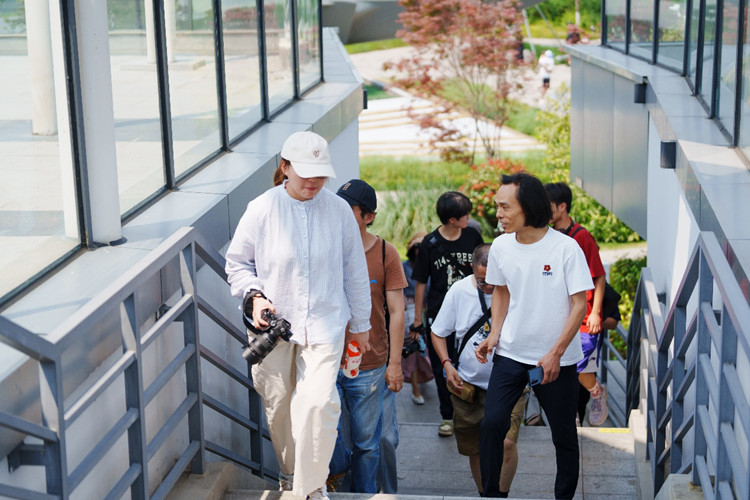 在成飛航空主題教育基地開展采風活動。