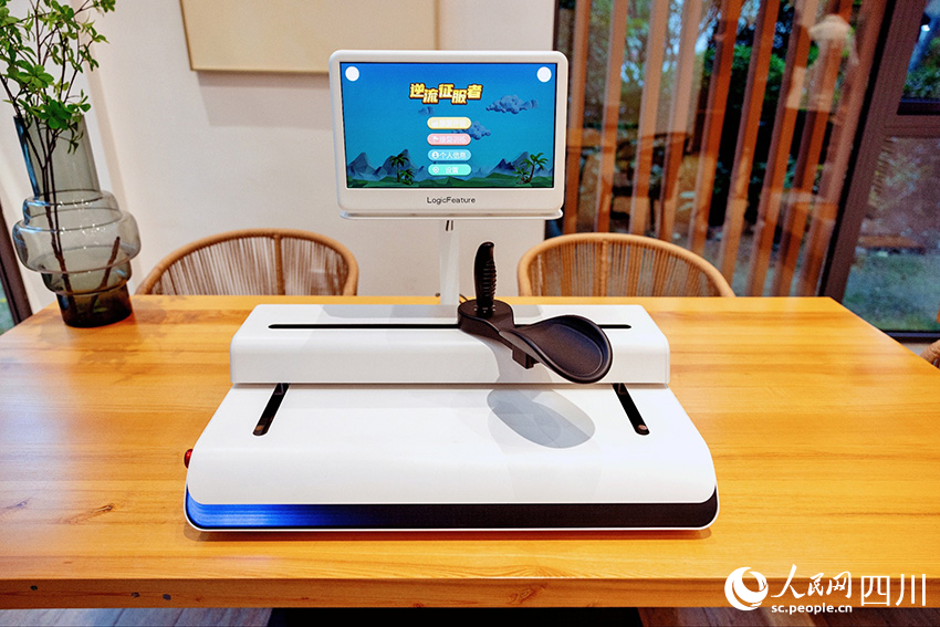 上肢康復機器人。人民網記者 郝帥攝