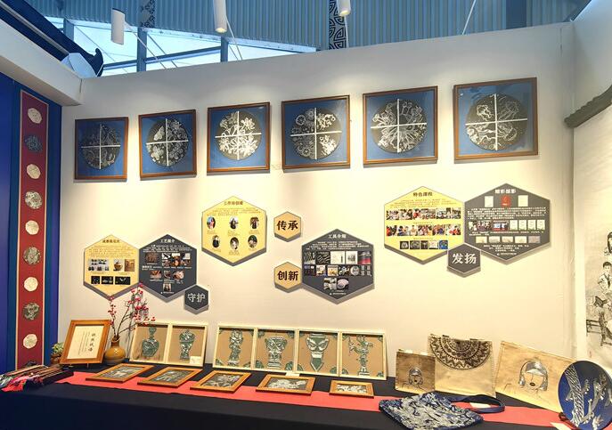 成都市實驗小學明道分?！般y絲畫語”