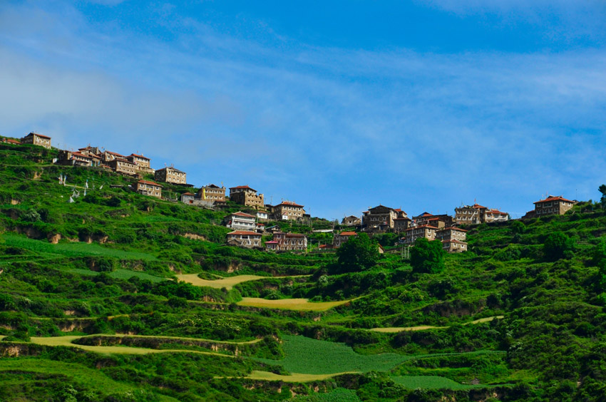 美麗藏寨，安居愉快。阿壩州委宣傳部供圖