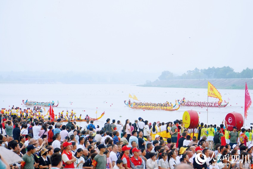龍舟賽現場。人民網 趙祖樂攝
