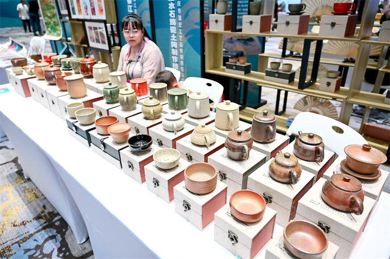 參展商帶來精美的展品。廣安市融媒體中心供圖