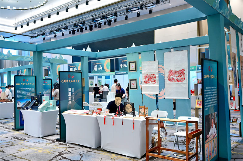 武勝剪紙展臺。廣安市融媒體中心供圖