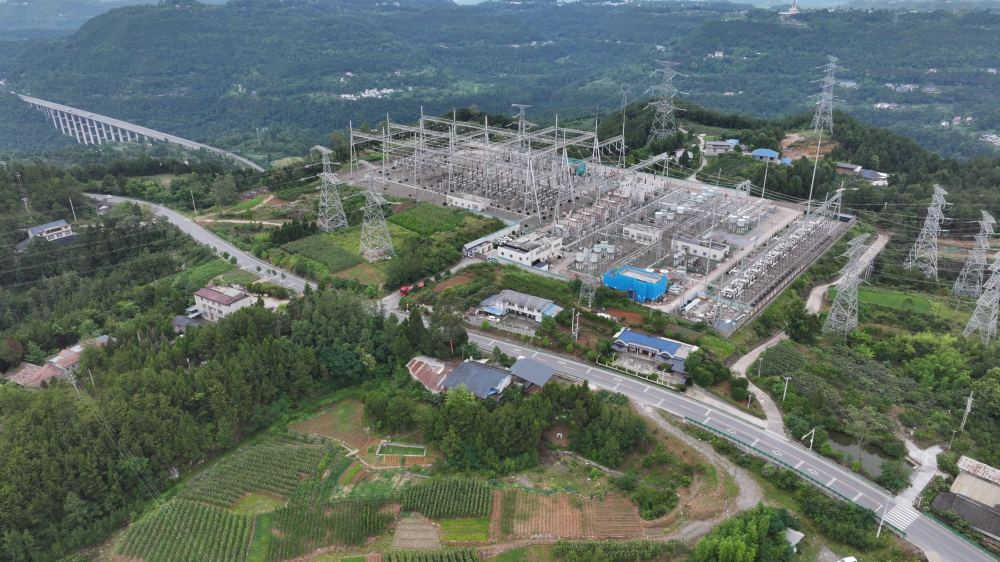 四川巴中500千伏變電站全景。青俊佚攝
