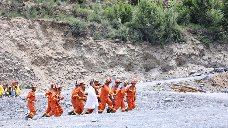 轉運受傷人員。主辦方供圖