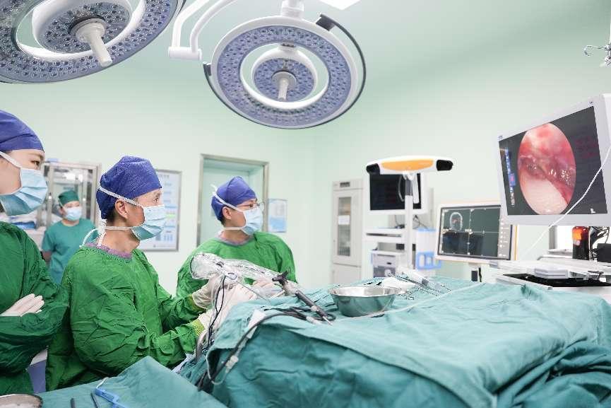 醫院聯合四川大學華西醫院開展瘤內注射溶瘤病毒治療。綿陽市中心醫院供圖