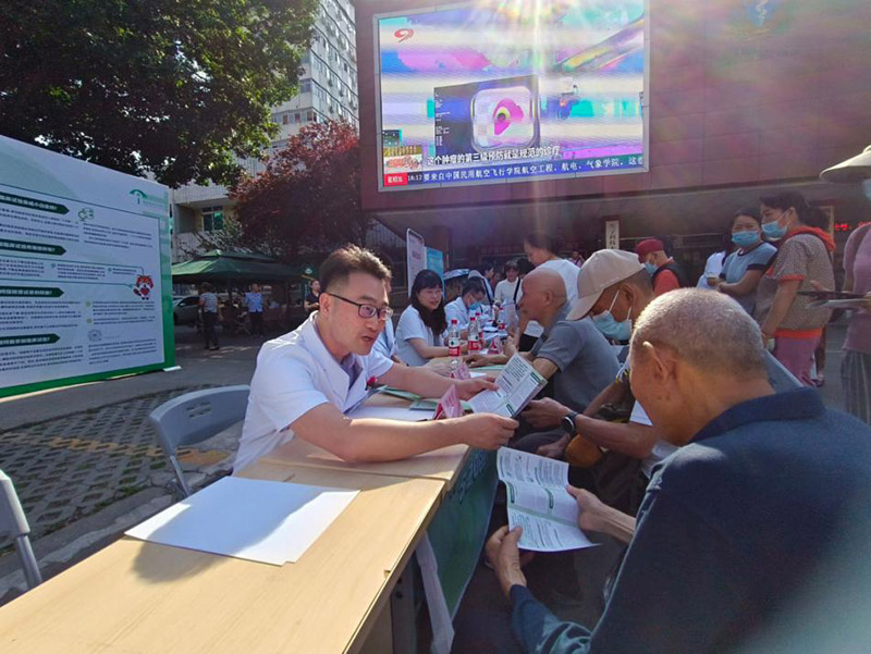 組織開展義診活動。四川省腫瘤醫院供圖