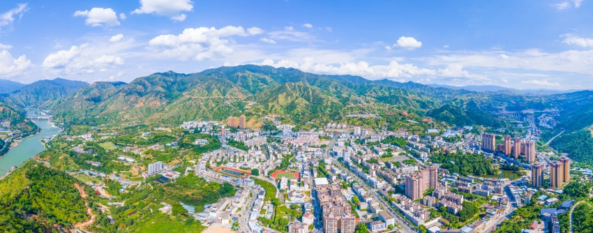 鹽邊縣城航拍。王禹豪供圖