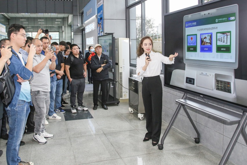 西南地區率先完成支付寶小程序和省醫保APP兩項醫保移動支付功能建設。瀘州市人民醫院供圖