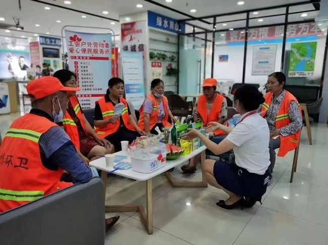 慰問活動。榮縣融媒供圖