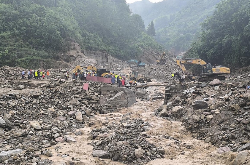 屬地交通運輸部門正在開展搶通保通工作。四川省交通運輸廳供圖