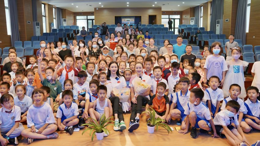 花樣游泳世界冠軍蔣文文、蔣婷婷入駐天府教師共享中心，開展冠軍PED講堂。成都市教育局供圖