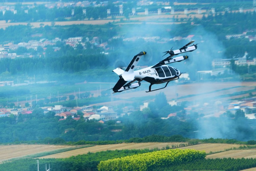 AE200驗證機正在進行全傾轉飛行試驗。陳柯供圖