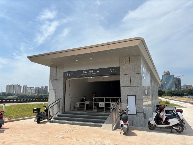 萇弘廣場站入口。李銘楓攝