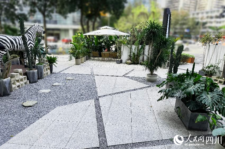 成都錦興路錦江圖書館一角。人民網記者 朱虹攝