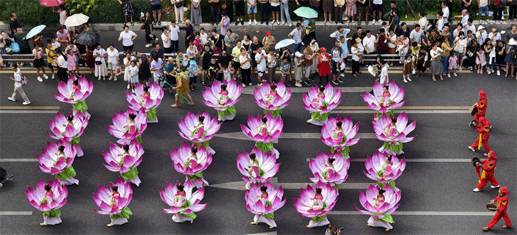 傳統文藝表演航拍圖。戚源攝