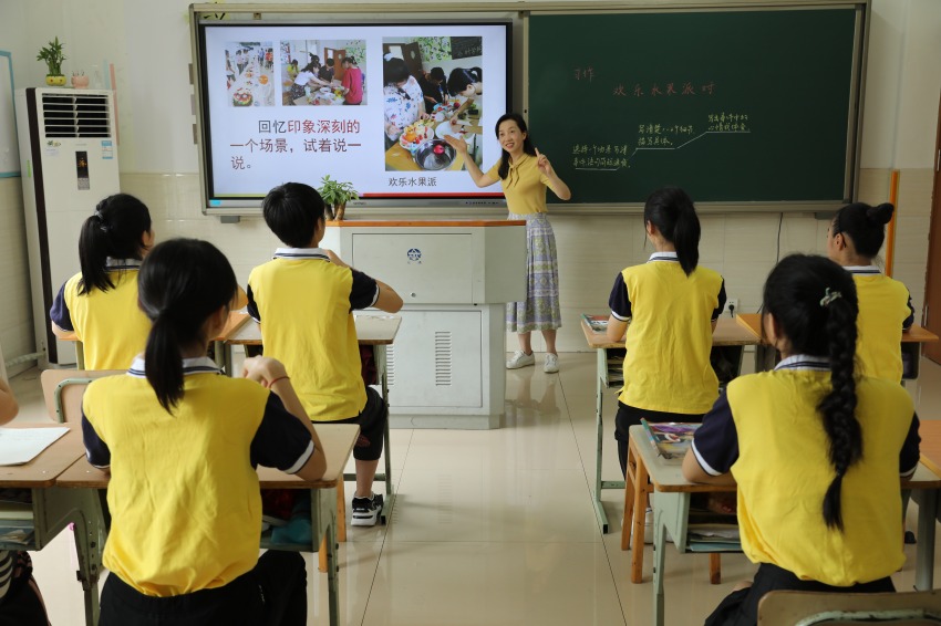 肖敏語文課堂教學。李盛琴攝