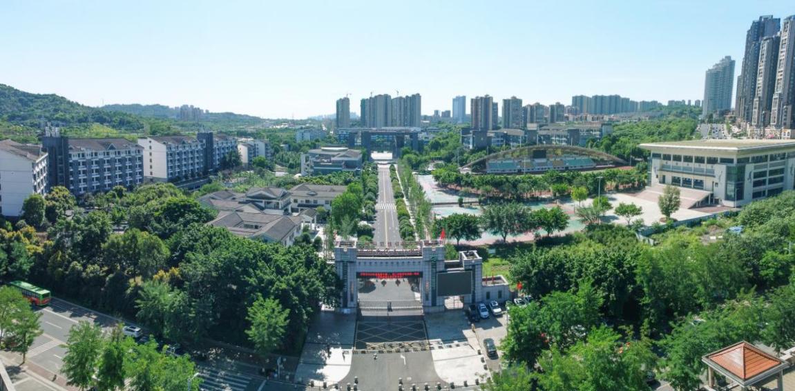 瀘州老窖天府中學東門。瀘州老窖天府中學供圖