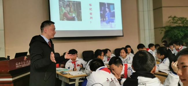 課堂上的姚勇。受訪者供圖 