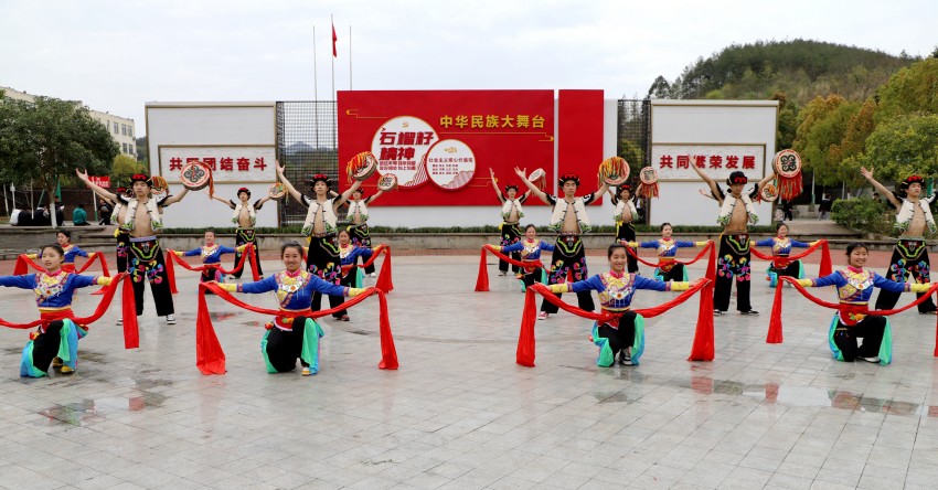 學校中華民族大舞臺。北川七一職中供圖