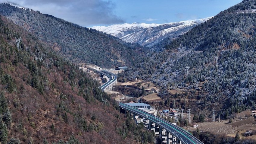 久馬高速刷經寺段馬塘特大橋。四川省交通運輸廳供圖