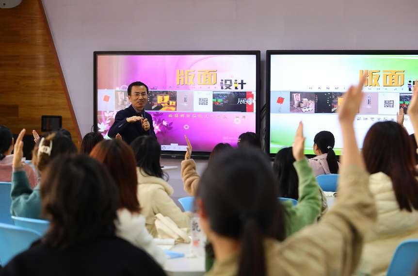 學校國家級課程思政教學名師、首屆四川省“四有”好老師馬濤開展“優課·良師”課堂展示。成都師范學院供圖