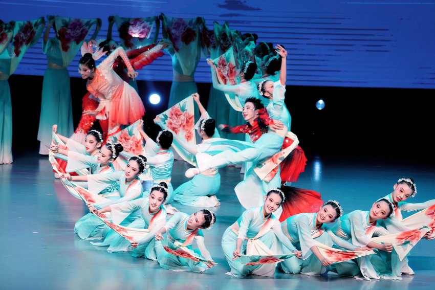 學生舞蹈團。成都七中初中學校供圖