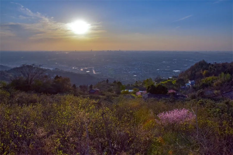 桃源歸谷看日出。天府新區融媒體中心供圖