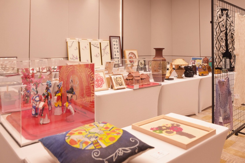 殘疾人文創展上的工藝展示品。成都市殘聯供圖