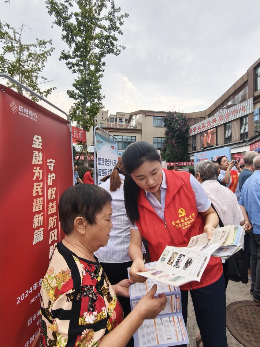 工作人員現場教學。主辦方供圖