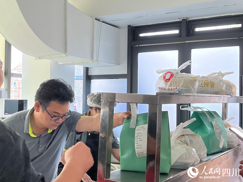 外賣是源食堂的主要訂單來源。人民網記者 郭瑩攝