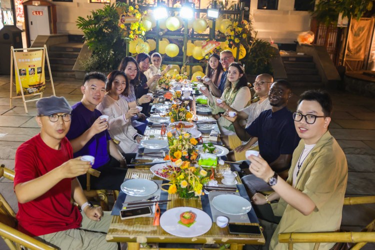 茶宴開席。寬窄巷子景區供圖